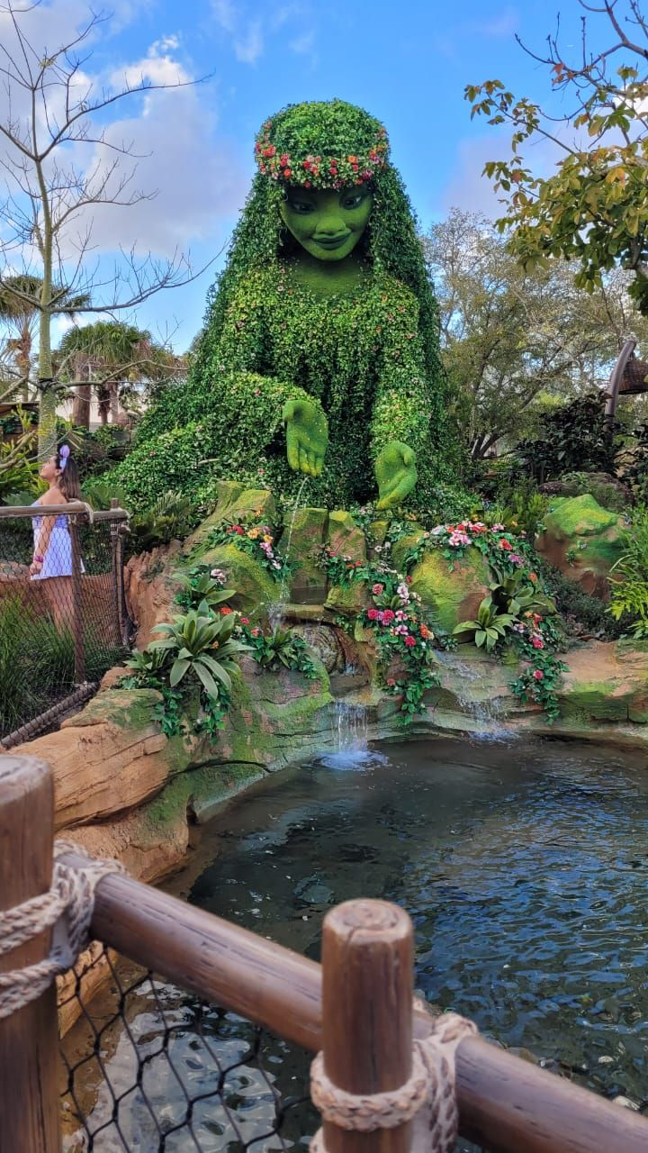Escultura viva de Te Fiti no Journey of Water, no Epcot